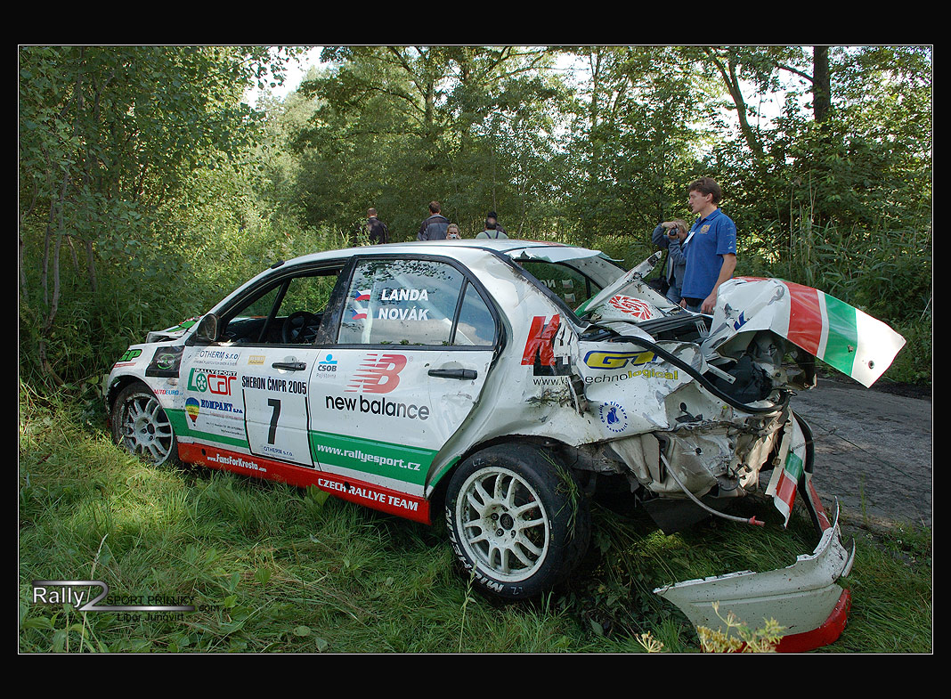 Dan landa na Rally Prachatice 2005 neubral ani za cílem a dopadlo to tak, že přerazil 2 stromy. Dle jeho slov:,,včera jsem to tam prodal, tak jsem to dneska podržel