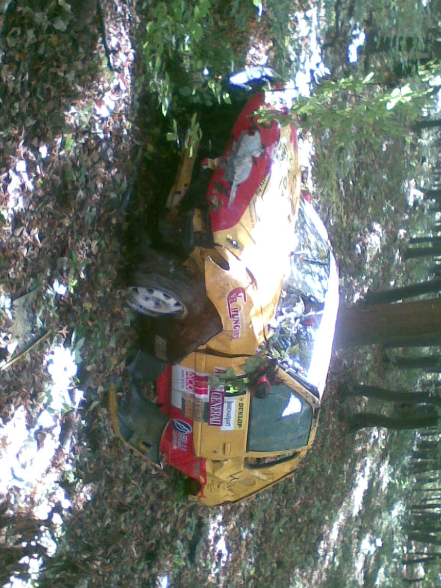 crash peugeotu do lesa na Nyirád rally 2008