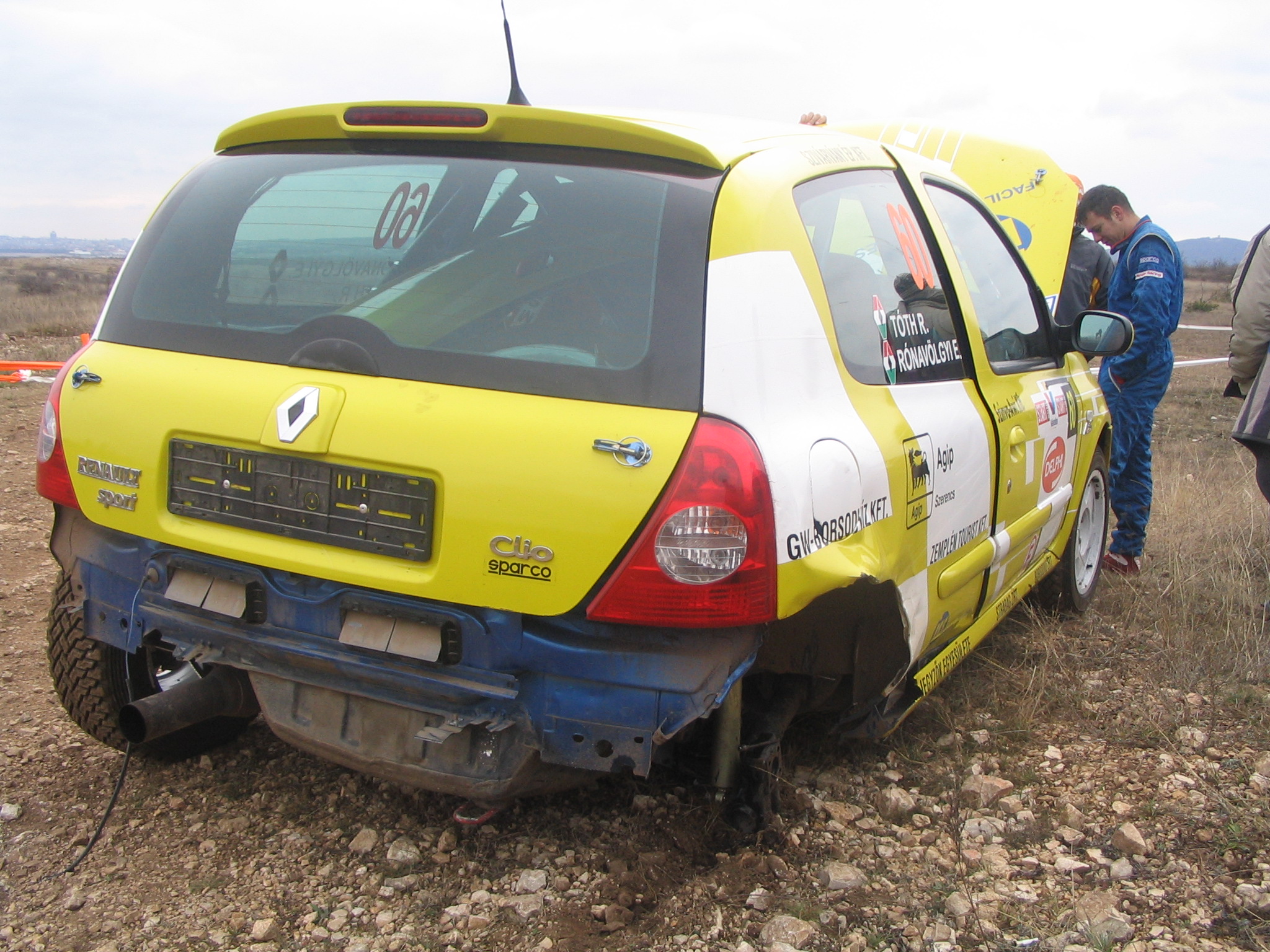 Uražené kolo Clio sport